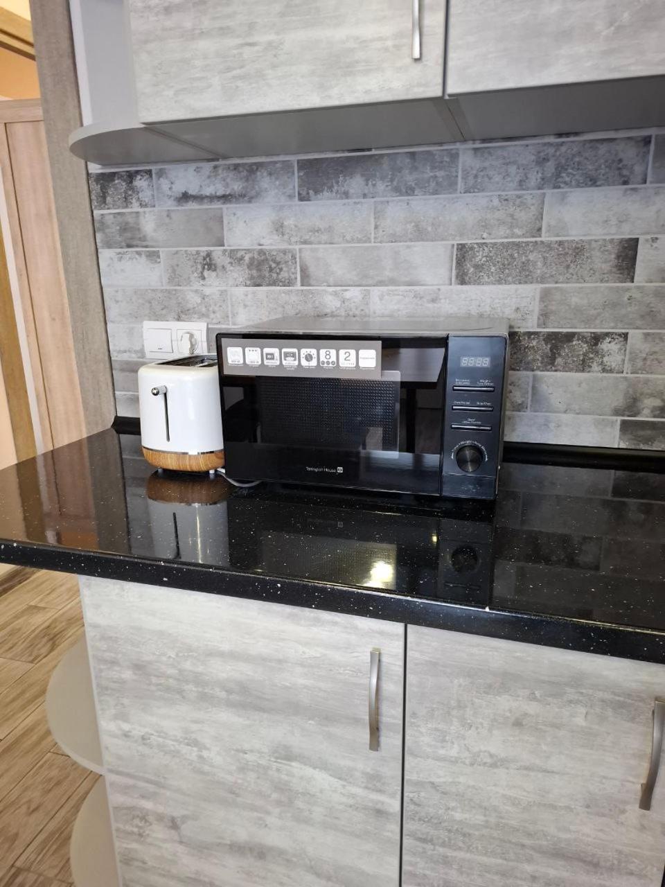 Atlant Luxury Family Apart Поряд З Тц Депот, Безконтактне Заселення Chernivtsi Exterior photo